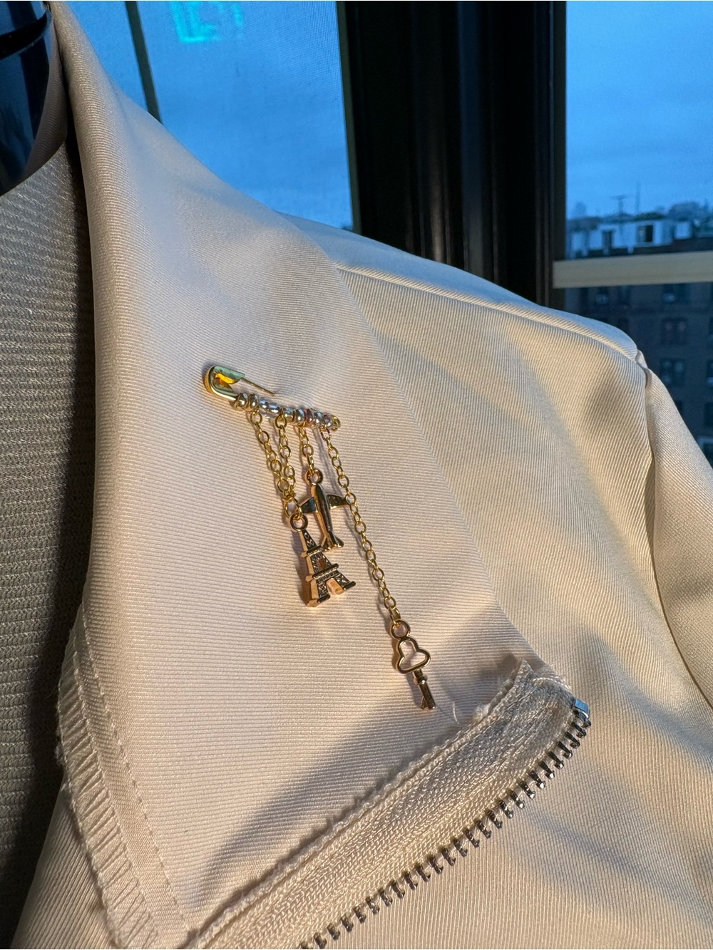Women’s Lightweight Zip-Front Jacket in Cream with gold charm - Picture 3 of 8